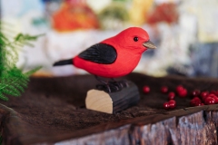 Wildlife_Garden_WG4678_DecoBird_Scarlet-Tanager_Lifestyle1_filtered