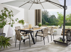 MONDO_LATEA_Ausziehtisch_mit_Stapelstuhl_milieu