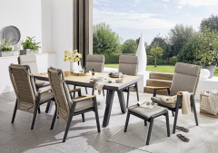 MONDO_LATEA_Gartensessel_mit_Hocker_und_Ausziehtisch_milieu_01-