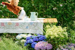 hydrangea world, shoot Eilze Eveleens, tuinhortensiaTrend Simply DeliciousTafelsettingBuitenleven, kip