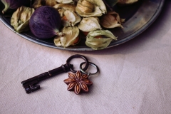 Wildlife_Garden_WG4704_Keyring_StarAnise_Lifestyle-12