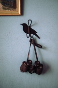 WG7770_SilhouetteCoatHook_Blackbird_Lifestyle_Filtered-1